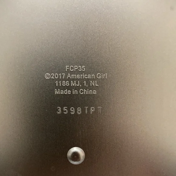 American Girl Grand Hotel silver nightstand,  flowers, vase and towels - Picture 4 of 8